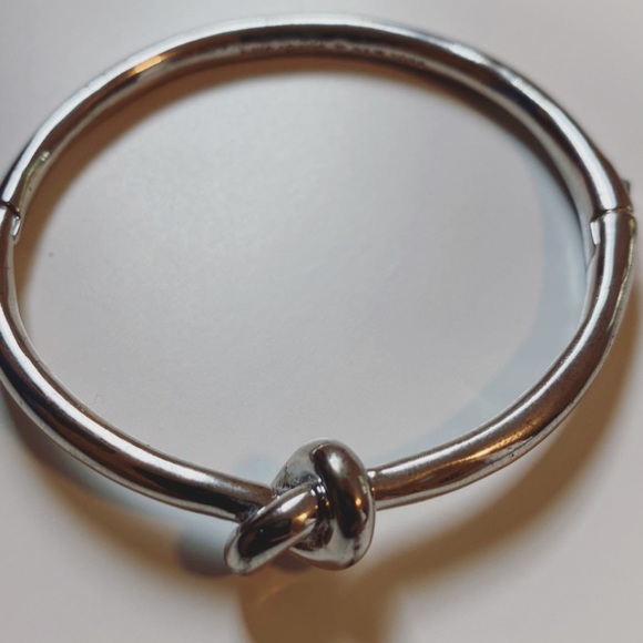 kate spade Jewelry Kate Spade Sailors Knot Silver Hinge Bangle